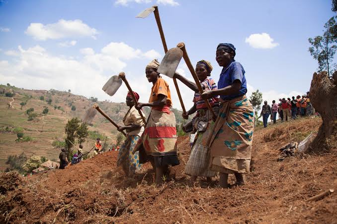 Rwandan community meeting together for impact planning