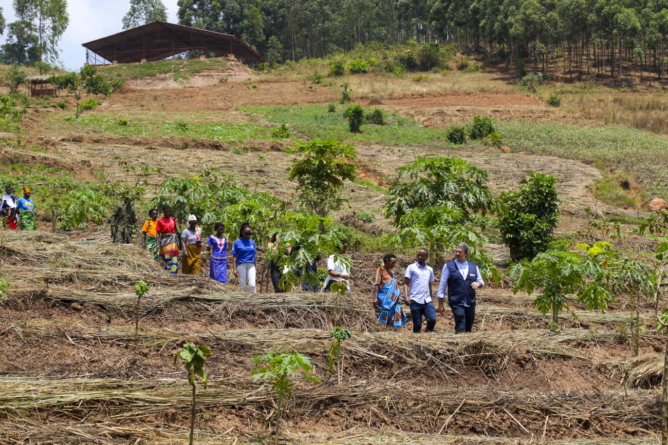 Rwandan community meeting together for impact planning